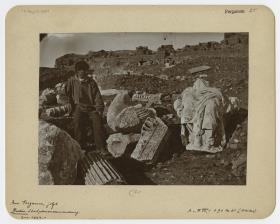 Pergamon, Statuen- und Architekturfragmente
