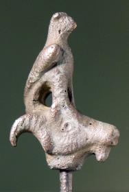 Adler auf Ziegenkopf stehend; Weihung für Dolichenus
