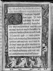 Gebetbuch des Matthäus Schwarz. Textseite, in der Umrandung fünf Putti, numeriert 44-48, sowie Blüten und Libelle