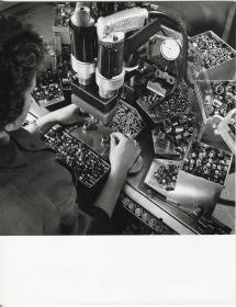 Robert Bosch GmbH, Montierung von Metallteilen (Rollenstößel) für Einspritzpumpen