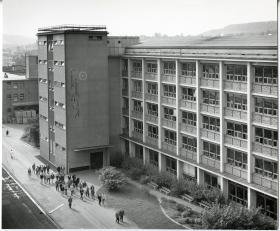 Robert Bosch GmbH, Unternehmenszentrale in der Stuttgarter Breitscheidstraße