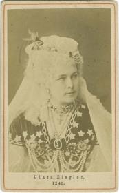 Porträt der Clara Ziegler in Rollenkostüm
