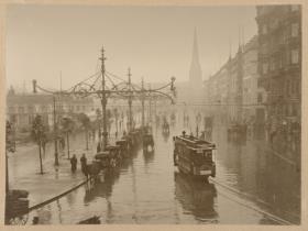 Jungfernstieg bei Regenwetter (aus dem Album "Hamburg: Land und Leute der Niederelbe", Nachträge)