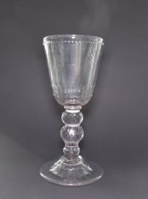 Pokal auf Glockenfuß