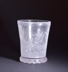 Becher mit Kinderbacchanten