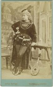 Porträt der Marie Geistinger in Rollenkostüm