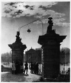 Das Portal der Universität zu Berlin