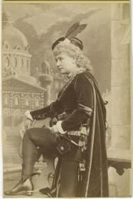 Porträt der Marie Geistinger in Rollenkostüm