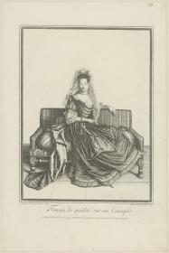 Femme de qualité sur un Canapés