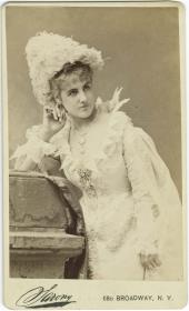 Porträt der Lilian Adelaide Neilson in Rollenkostüm