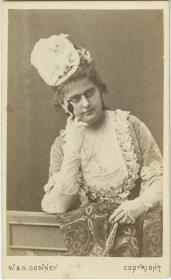 Porträt der Charlotte Grossi in Rollenkostüm