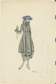 Frau in Kostüm mit langer Jacke