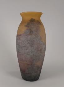 Vase mit umlaufender Uferlandschaft