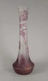 Vase mit floralem Dekor