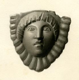 Maske mit symmetrisch herabhängendem Haar, von einer kranzartigen Verzierung umschlossen
