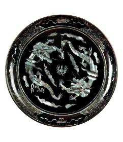 Tablett mit Dekor von Drachen zwischen Wolken