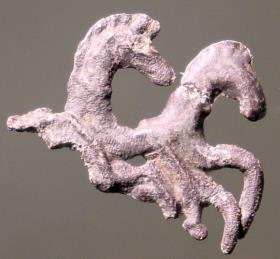 Vorderteil von zwei Pferden als Reste eines Viergespanns in archaischem Stil