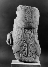 Männertorso mit ägyptischer Tracht