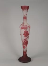 Vase mit floralem Dekor