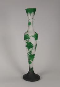 Vase mit floralem Dekor