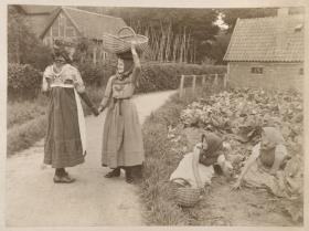 Bardowickerinnen (aus dem Album "Hamburg: Land und Leute der Niederelbe", Nachträge)