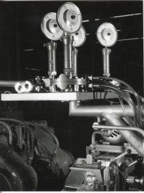Robert Bosch GmbH, Messuhren an einer Maschine im Pumpenwerk Feuerbach