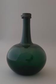 Enghalsflasche mit Montierung