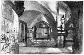 Straßengewölbe mit Ladenfenster bei Nacht in München