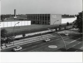 J.F. Adolff AG, Die Kammgarnspinnerei für Teppichgarne in Berlin (West) an der Ollenhauerstraße in Reinickendorf