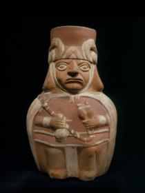 Stehende anthropomorphe Figur