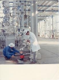 Aral AG, Probenentnahme in einer Raffinerie (vermutlich Gelsenkirchen)