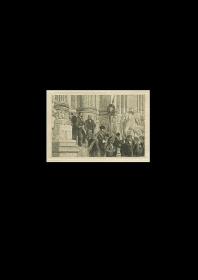 Festschrift des Kunstgewerbe-Museums zu Berlin: Vor dem Portal des Kunstgewerbe-Museums