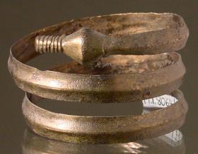 Fragment eines spiralförmigen Armrings