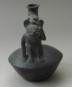 mit Jaguarfigur