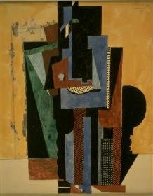 Homme assis à une table