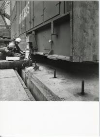 AEG-Kanis GmbH, AEG Kanis-Container auf einer Baustelle auf Fabrikgelände