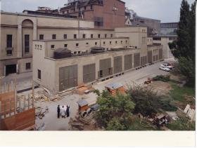 AEG-Kanis GmbH, Fabrikgebäude vor Abriss (dahinter Gebäude mit Logo der Technischen Werke der Stadt Stuttgart AG)