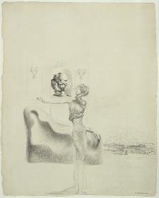Femme devant un buste à tiroirs