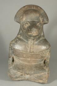 Sitzende anthropo-zoomorphe Figur