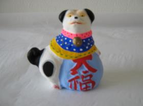 Hund auf Spielsack, auch:  早起きHaya oki (Frühaufsteher)