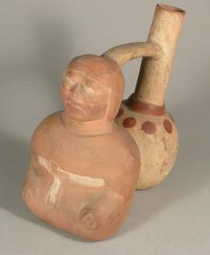 sitzende anthropomorphe Figur