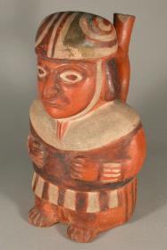Stehende anthropomorphe Figur