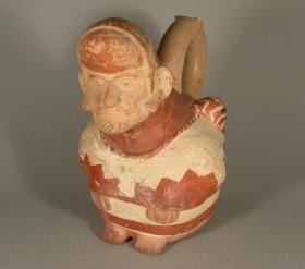 Stehende anthropomorphe Figur