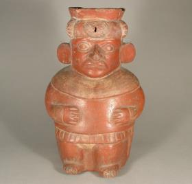 Stehende anthropomorphe Figur