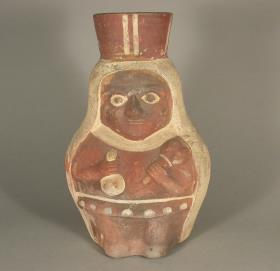 Stehende anthropomorphe Figur