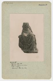 Statue einer sitzenden Frau aus Magnesia am Mäander