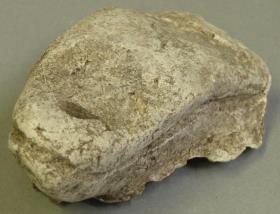 Bruchstücke von Mörtelfiguren oder -ornamenten