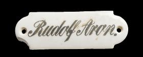 Namensschild "Rudolf Aron."