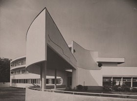 Breslau, Werkbundausstellung 1929 "Wohnung und Werkraum", Nr. 31, Wohnheim für Ledige und kinderlose Ehepaare, Blick auf die Terrasse
