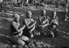 TschiKoumbi, Danse des jeunes filles à la recherche d'un mari